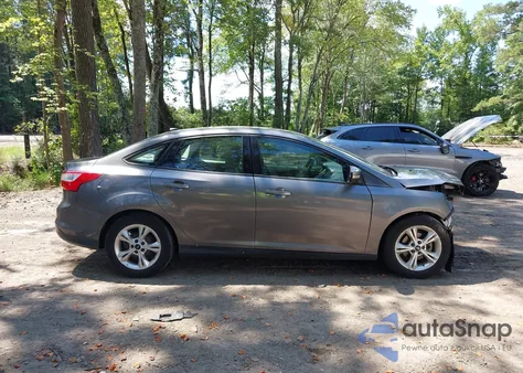 2013 Ford Focus Se z USA, uszkodzony, nr VIN 1FADP3F2XDL344727